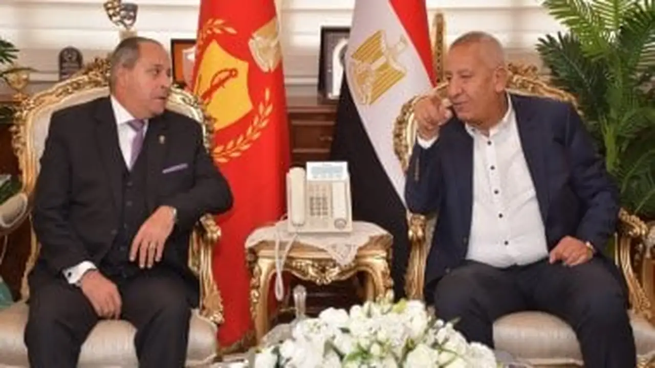 محافظ بورسعيد اللواء محب حبشي يلتقي كامل أبو علي رئيس النادي المصري لتنسيق خطط تطوير الفريق